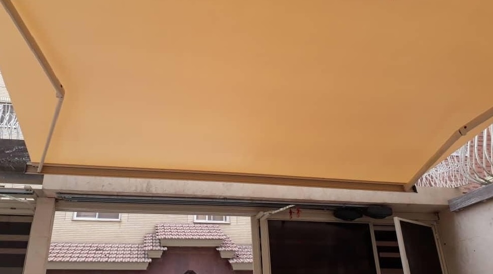 بررسی کاربردها و مزایای سایبان زنجیری در ساختمان‌ های مدرن